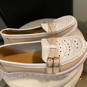 NWOT - size 5.5 Shein